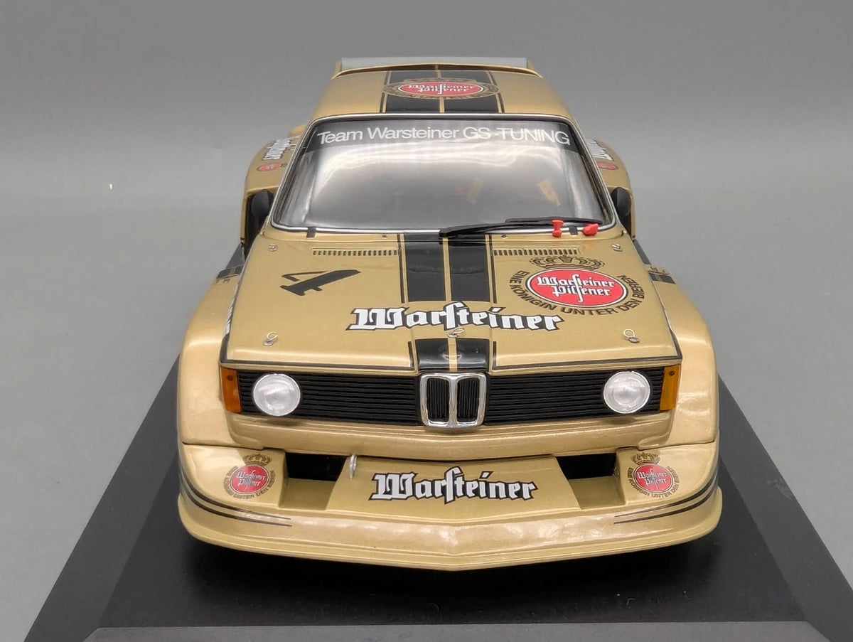 Modellautos 1:18 Minichamps BMW 320i Warsteiner DRM 1977 #4 J. Obermoser Vitrine