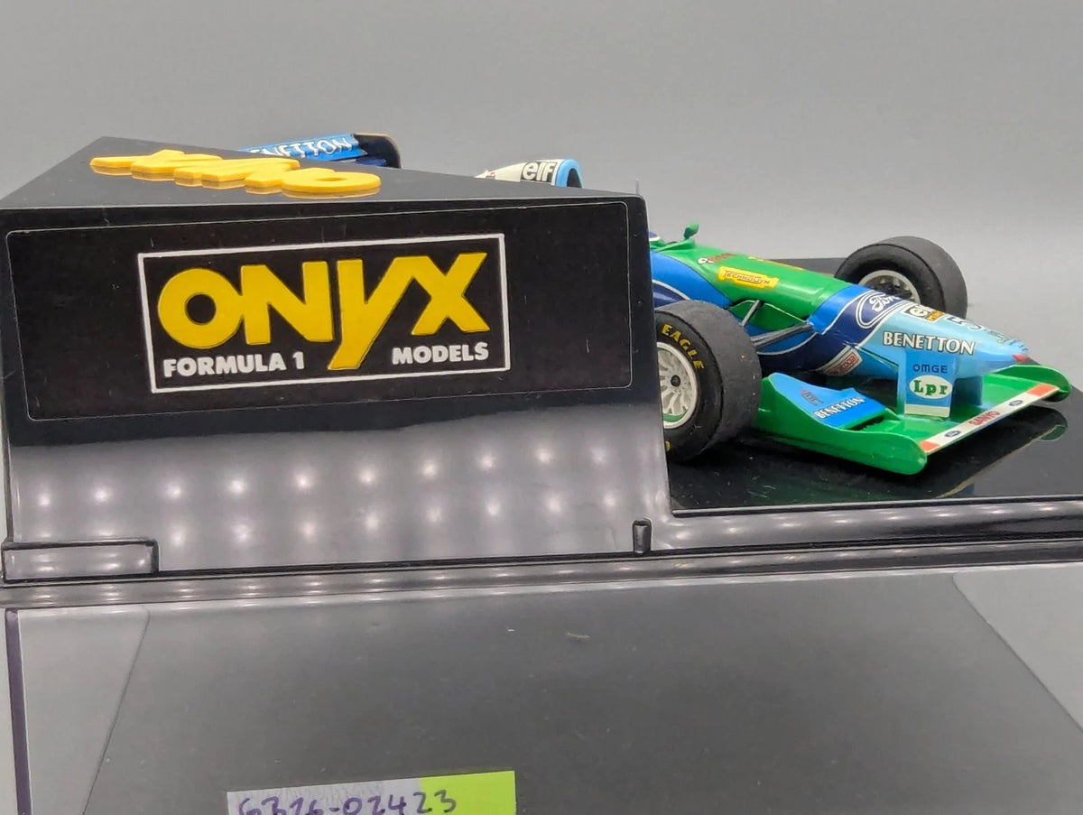 Modellautos 1:24 Onyx 5025 Bentton Ford B194 Australian GP #5 Schumacher Vitrine