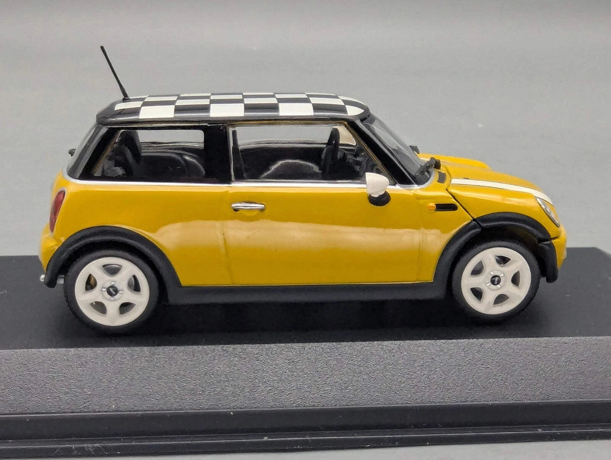 Modellautos 1:43 Minichamps Mini One 2001 Mellow Yellow mit OVP