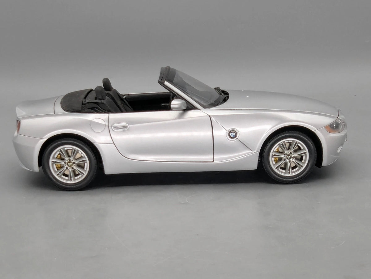Modellautos 1:18 Kyosho BMW Z4 Cabriolet Silber