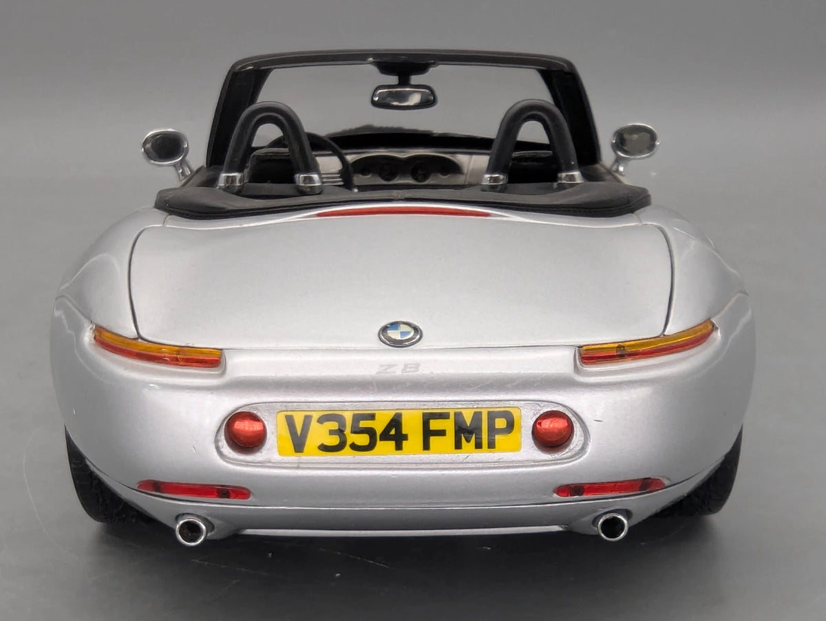Modellautos 1:18 Kyosho BMW Z8 James Bond 007 Edition 1999 Silber mit OVP