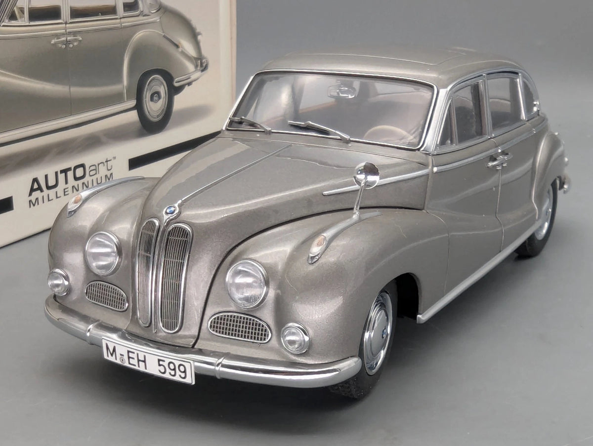 Modellautos 1:18 AUTOart Millenium 70591 BMW 502 2.6 Luxus Silver Beige mit OVP