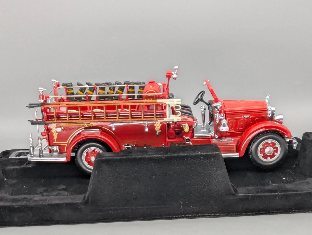 Modellautos 1:24 Yat Ming Road Signature 1935 Mack Type 75BX Feuerwehr mit OVP