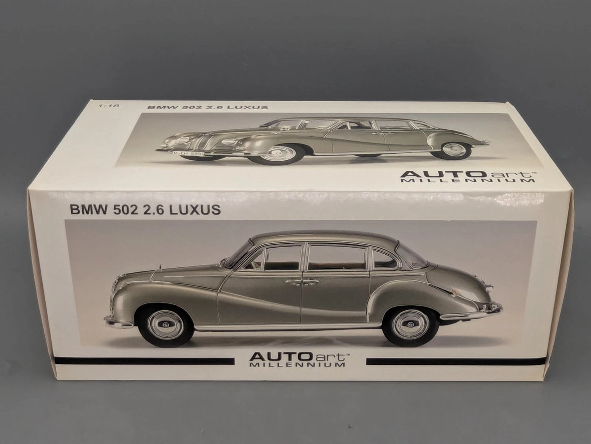 Modellautos 1:18 AUTOart Millenium 70591 BMW 502 2.6 Luxus Silver Beige mit OVP