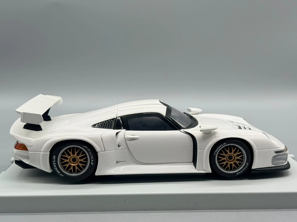 Modellautos 1:18 UT Models Porsche 911 GT1 Weiß mit OVP