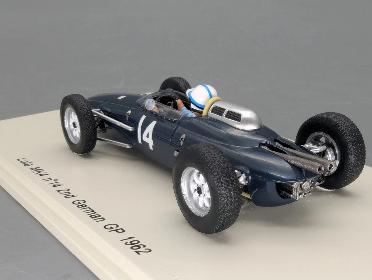 Modellautos 1:43 Spark S1815 Lola MK4 2nd German GP 1962 #14 Surtees Vitrine