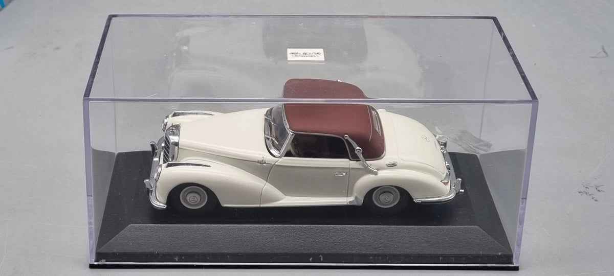 Modellautos 1:43 Minichamps Mercedes-Benz 300 S Cabriolet soft top white OVP
