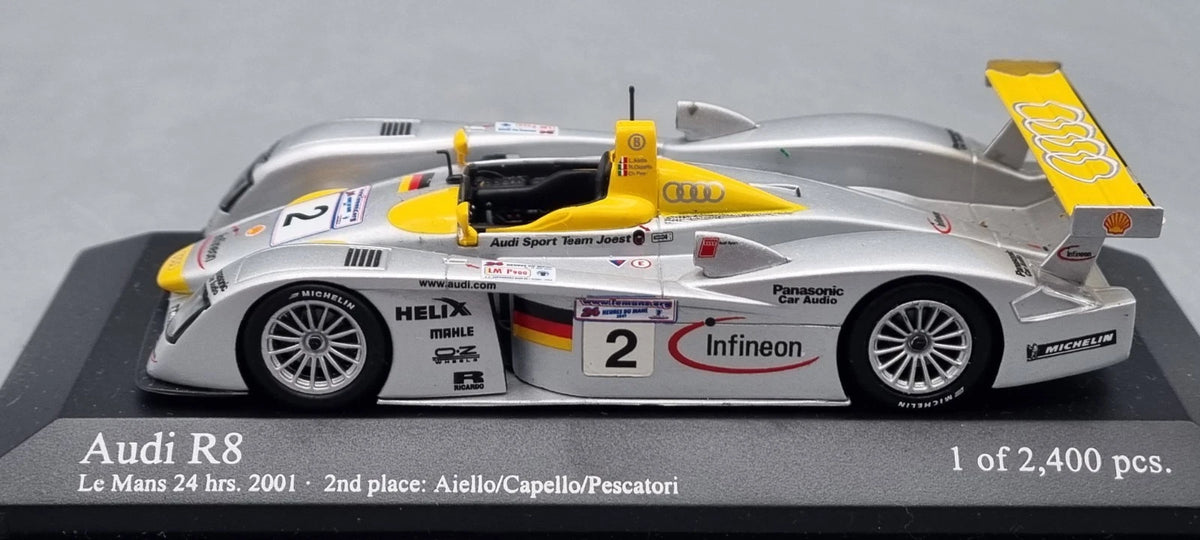 Modellautos 1:43 Minichamps Audi R8 24h Le Mans 2001 #2 1/2400 Vitrine