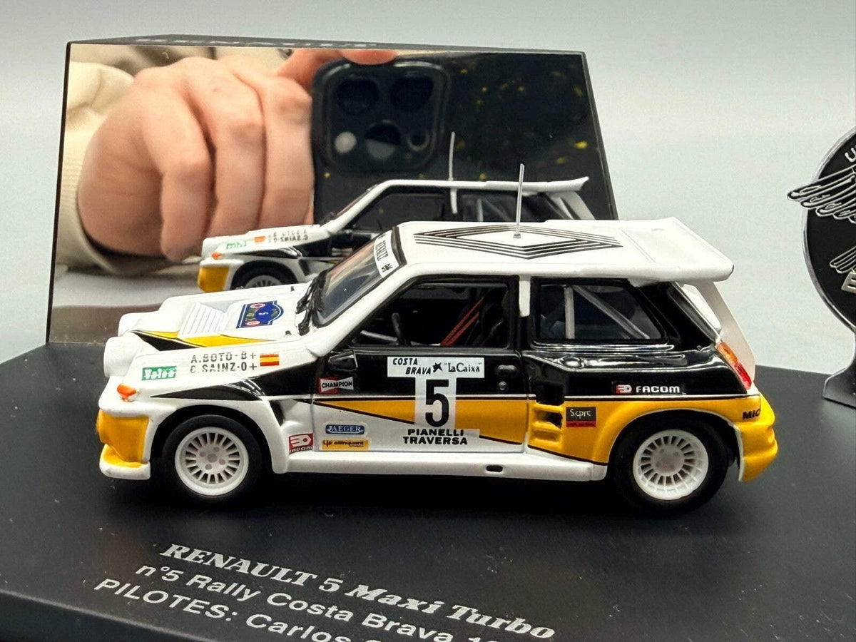 Modellautos 1:43 Universal Hobbies Renault 5 Maxi Turbo 1986 #5 Sainz Boto OVP