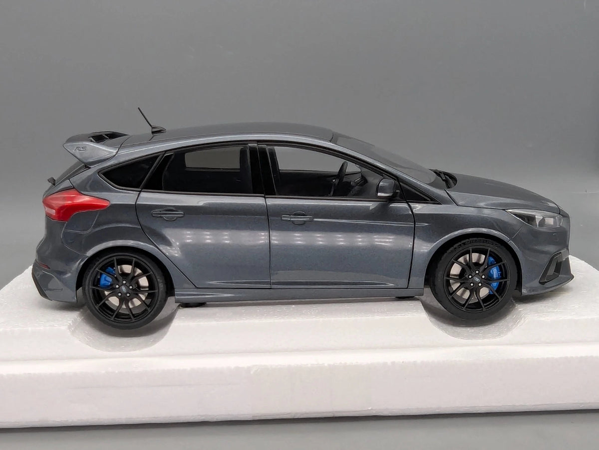 Modellautos 1:18 AUTOart 72954 Ford Focus RS 2016 Stealth Grey mit OVP