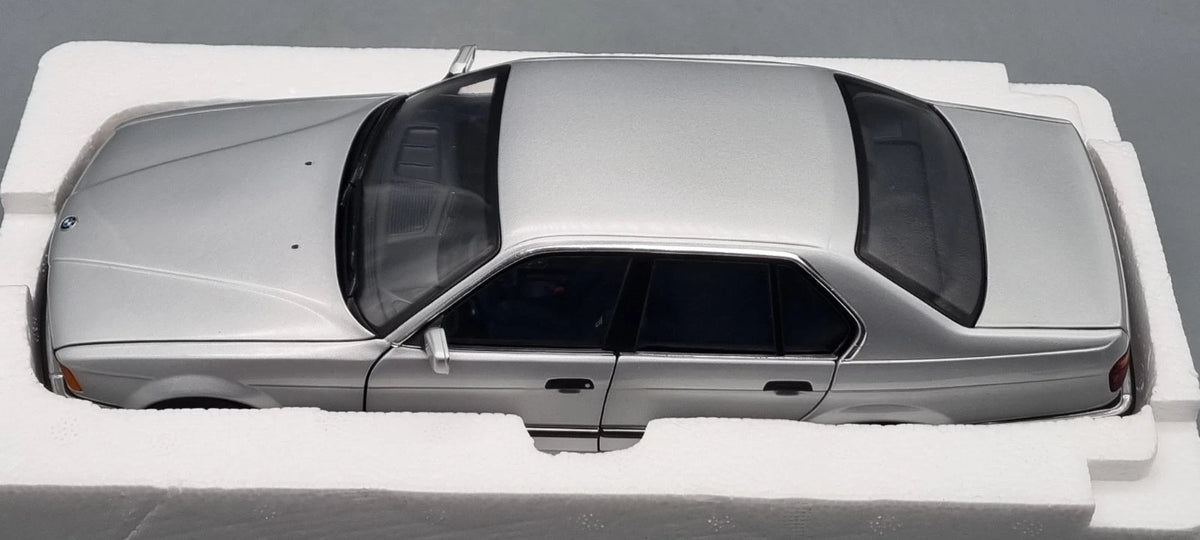 Modellautos 1:18 Minichamps 100 023000 BMW 730i 1987 silver OVP