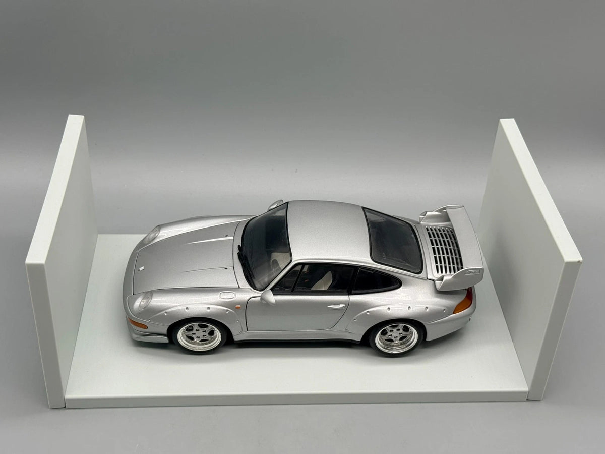 Modellautos 1:18 UT Models Porsche 911 GT2 Silber mit OVP