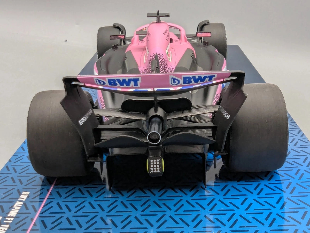 Modellautos 1:18 Minichamps BWT Alpine F1 Bahrain 2023 #31 Esteban Ocon mit OVP