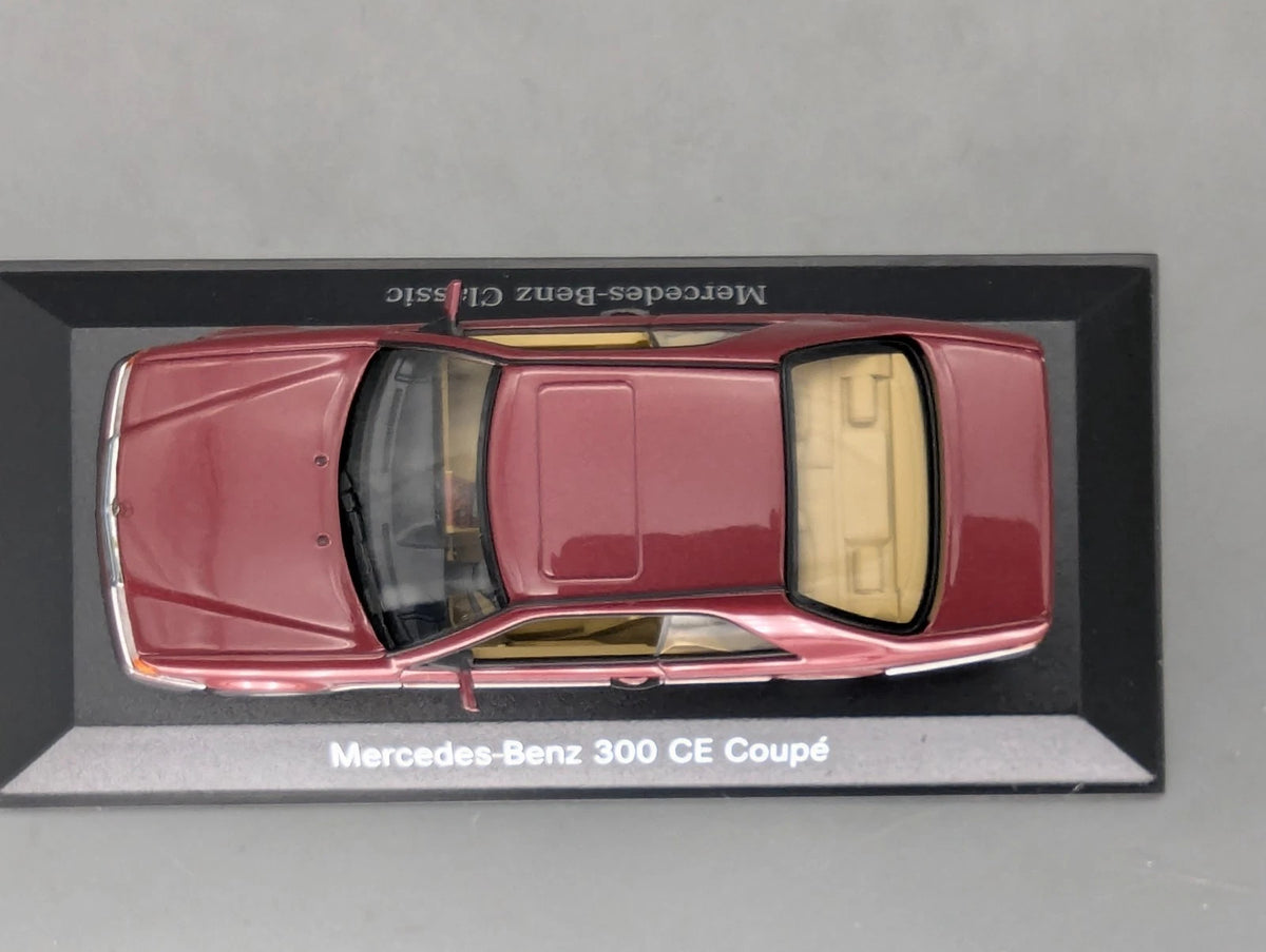 Modellautos 1:43 Minichamps Mercedes Benz 300 CE Coupe Almandin-Rot Dealer OVP