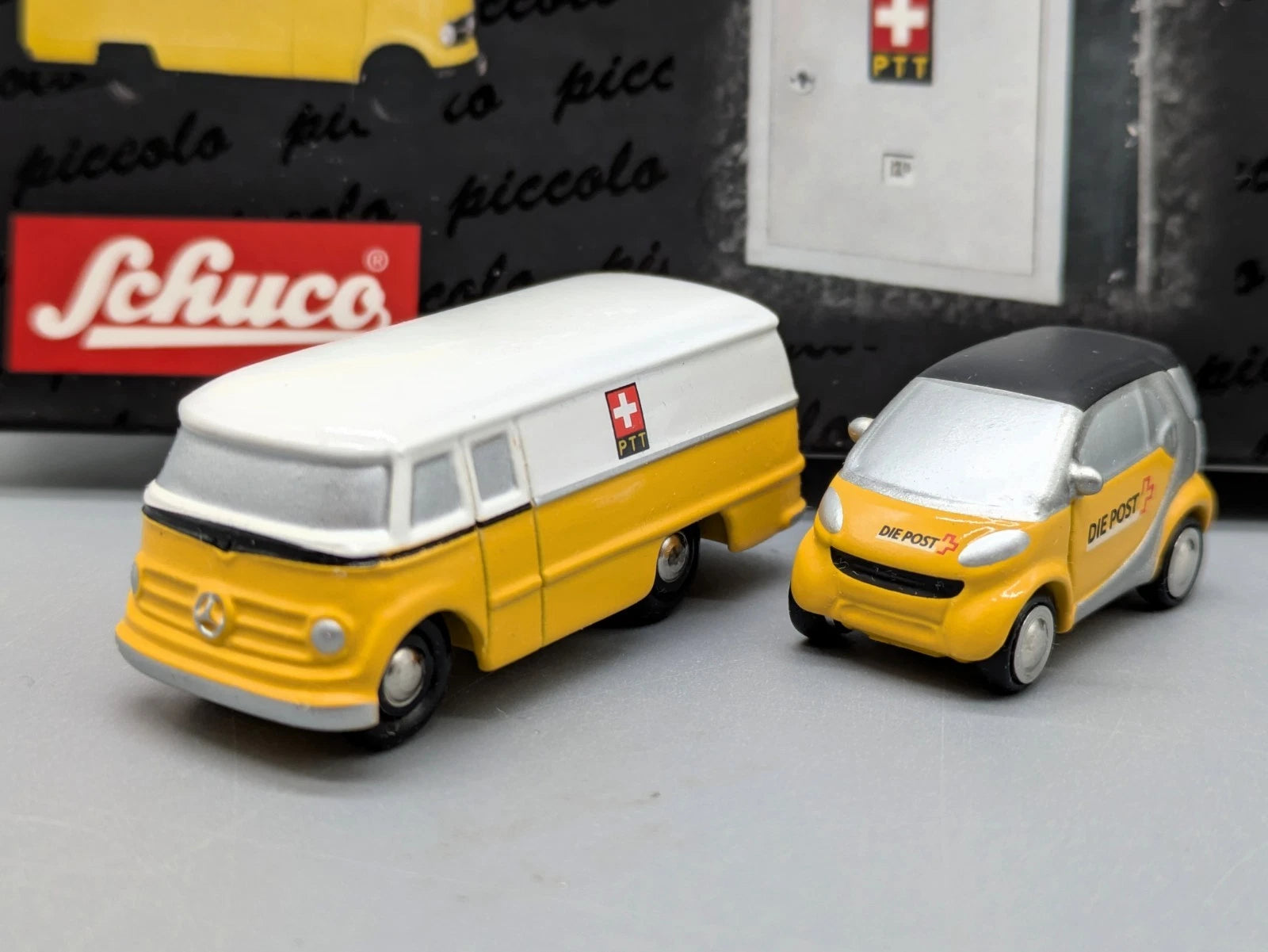 Modellautos 1:90 Schuco Piccolo Set "PTT" mit Mercedes-Benz L319 und Smart OVP