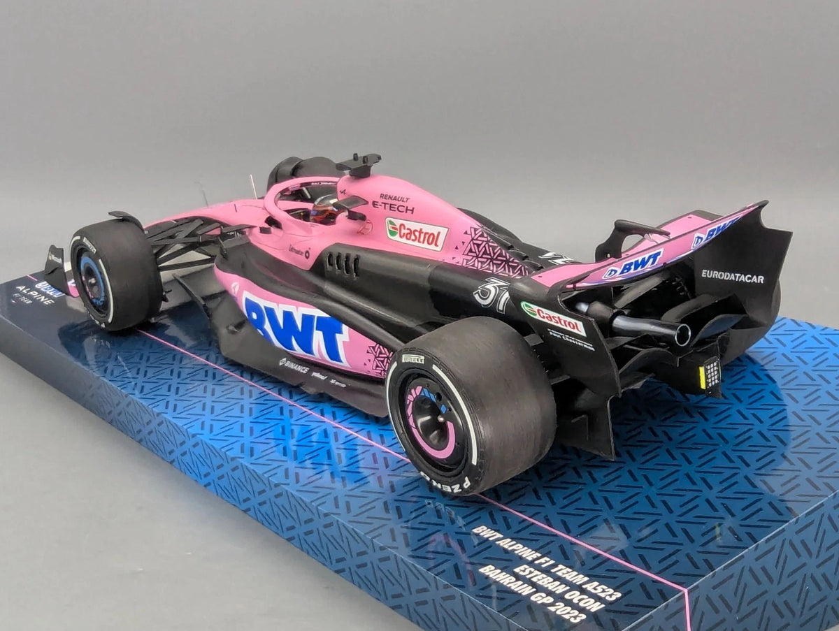 Modellautos 1:18 Minichamps BWT Alpine F1 Bahrain 2023 #31 Esteban Ocon mit OVP