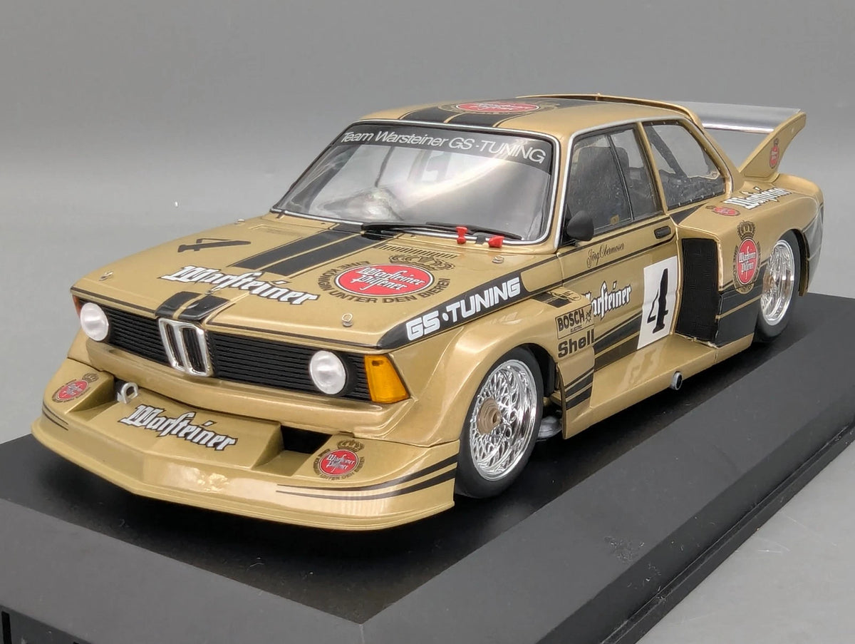 Modellautos 1:18 Minichamps BMW 320i Warsteiner DRM 1977 #4 J. Obermoser Vitrine