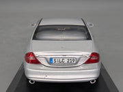 Modellautos 1:43 Minichamps Mercedes Benz CLS-Klasse mit Dealer OVP