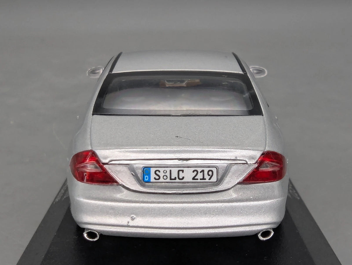 Modellautos 1:43 Minichamps Mercedes Benz CLS-Klasse mit Dealer OVP