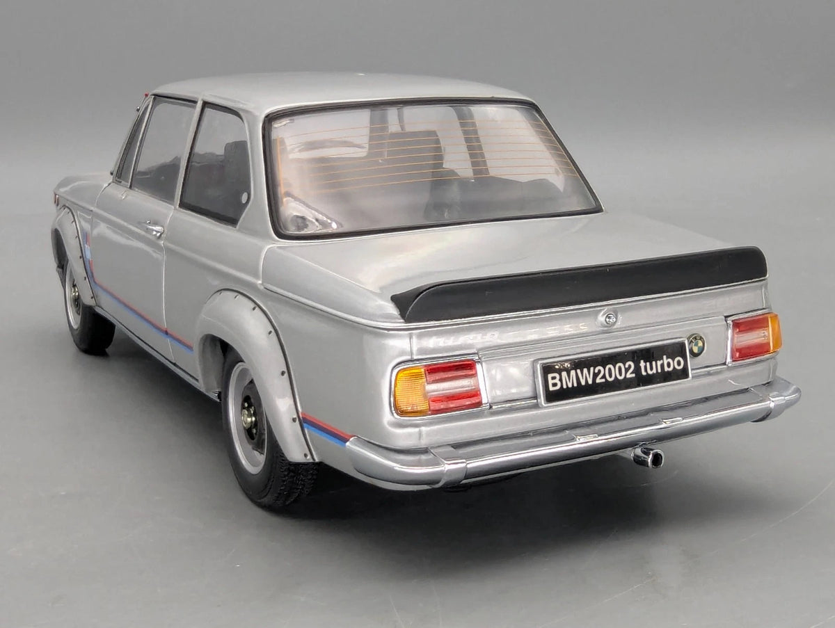 Modellautos 1:18 Kyosho BMW 2002 Turbo Silber mit OVP
