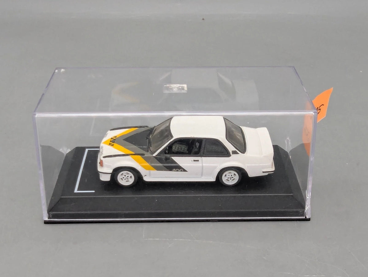 Modellautos 1:43 Vitesse Opel Ascona 400 mit Vitrine