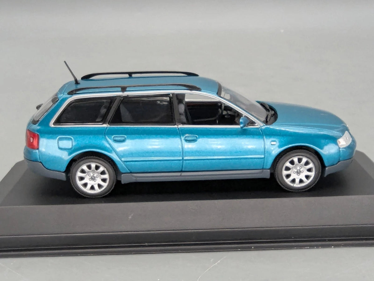 Modellautos 1:43 Minichamps Audi A6 Avant Türkis Metallic mit Dealer OVP