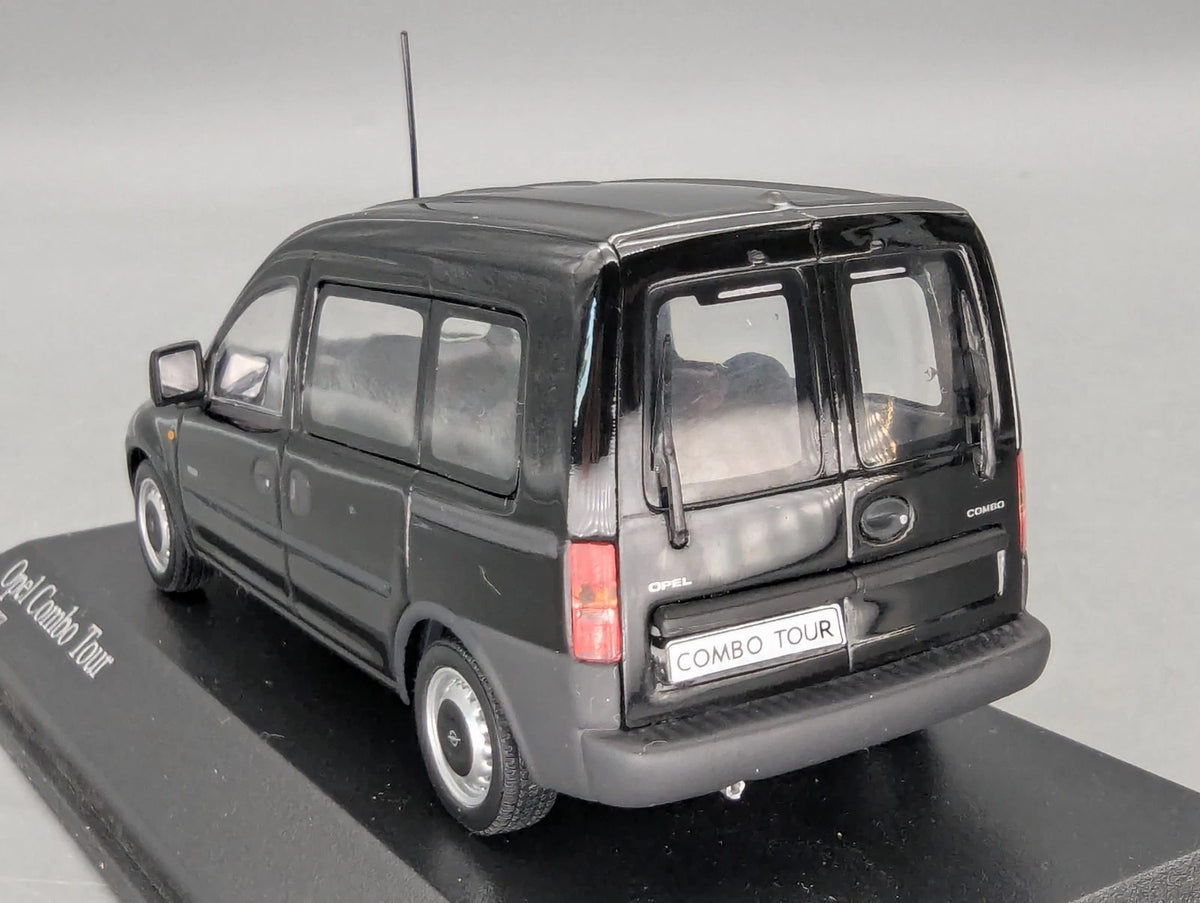 Modellautos 1:43 Minichamps Opel Combo Tour 2002 Schwarz Black mit OVP
