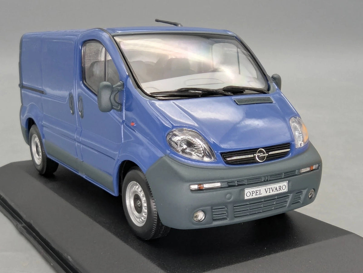 Modellautos 1:43 Minichamps Opel Vivaro Blau mit Dealer OVP