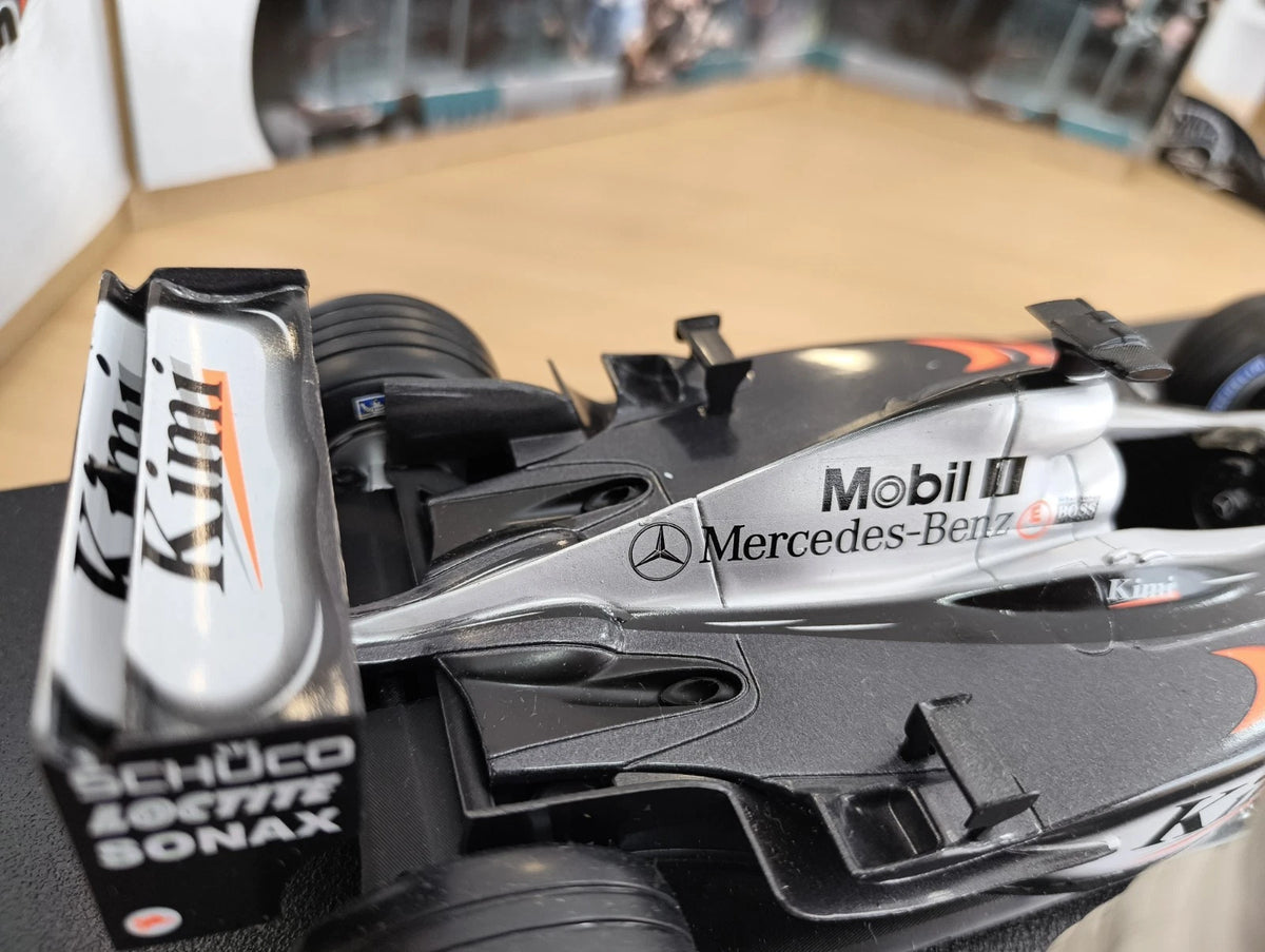 Modellautos 1:18 Hot Wheels Racing McLaren Mercedes 2003 GP #6  Raikkonen OVP