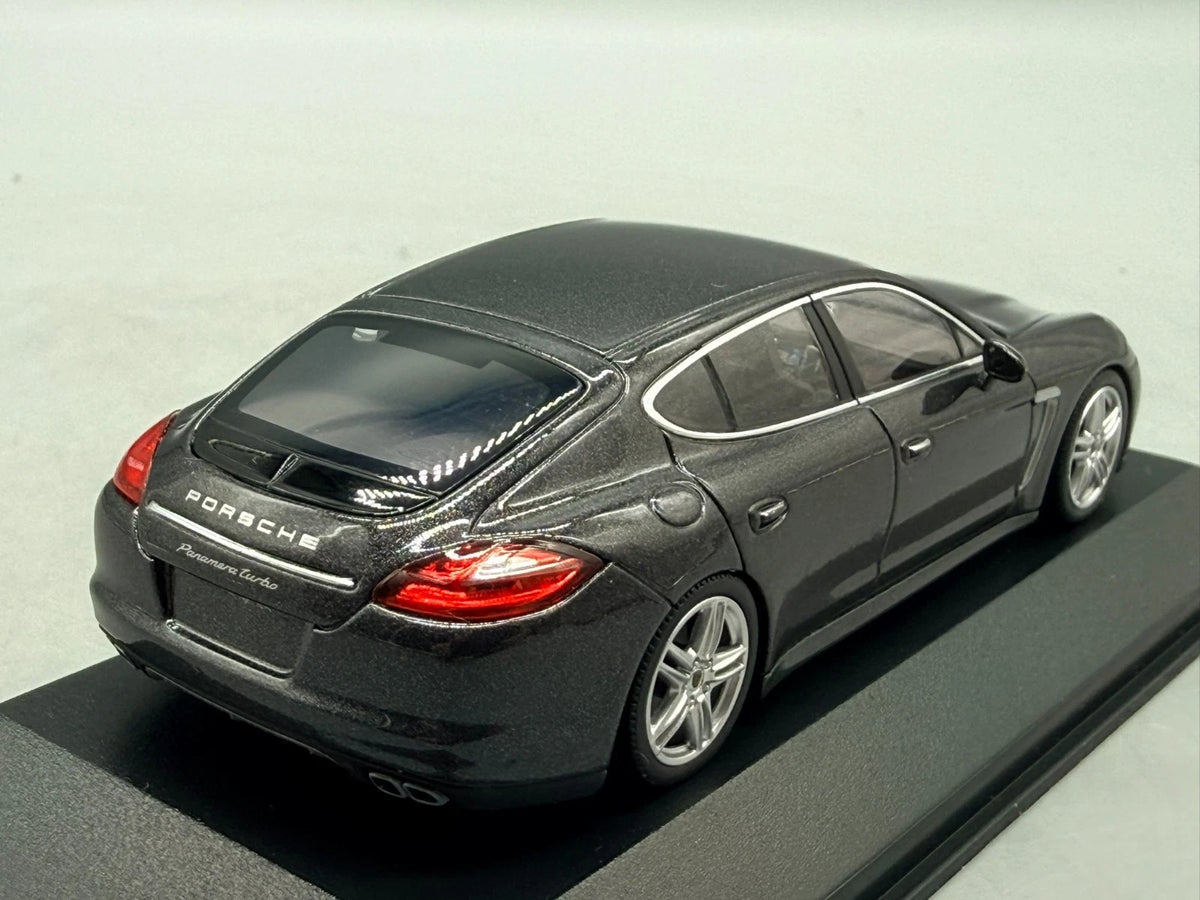 Modellautos 1:43 Minichamps Porsche Panamera mit OVP