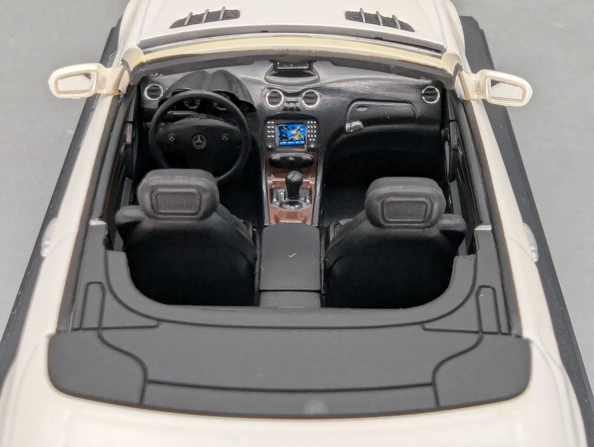 Modellautos 1:43 Minichamps Mercedes Benz SL Klasse 2008 R230 Diamantweiss OVP