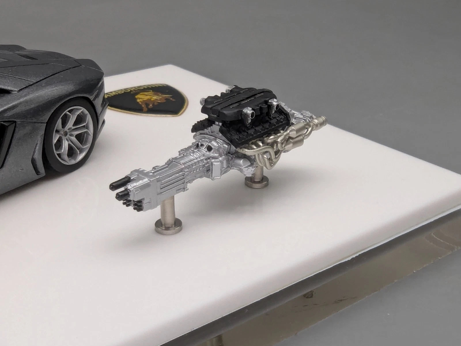 Eidolon Make Up 1:43 Lamborghini Aventador LP700-4 2011 Engine Set Grau Met. OVP