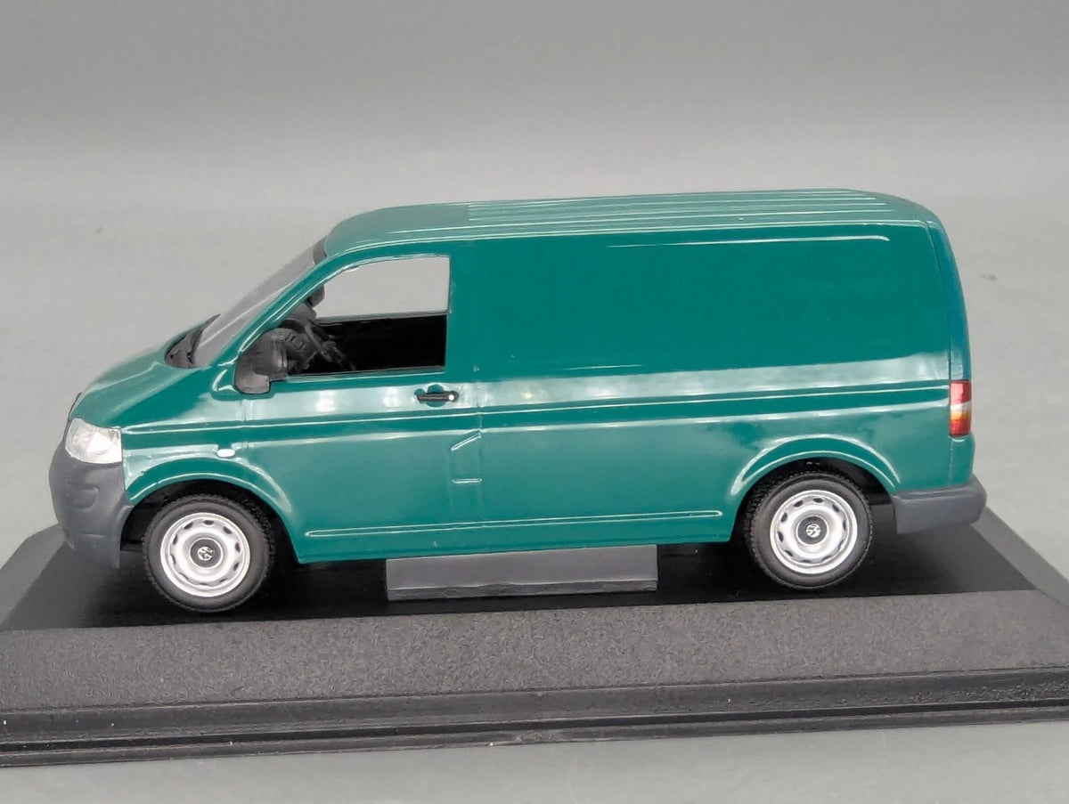 Modellautos 1:43 Minichamps VW T5 California Friesen Grün mit Dealer OVP