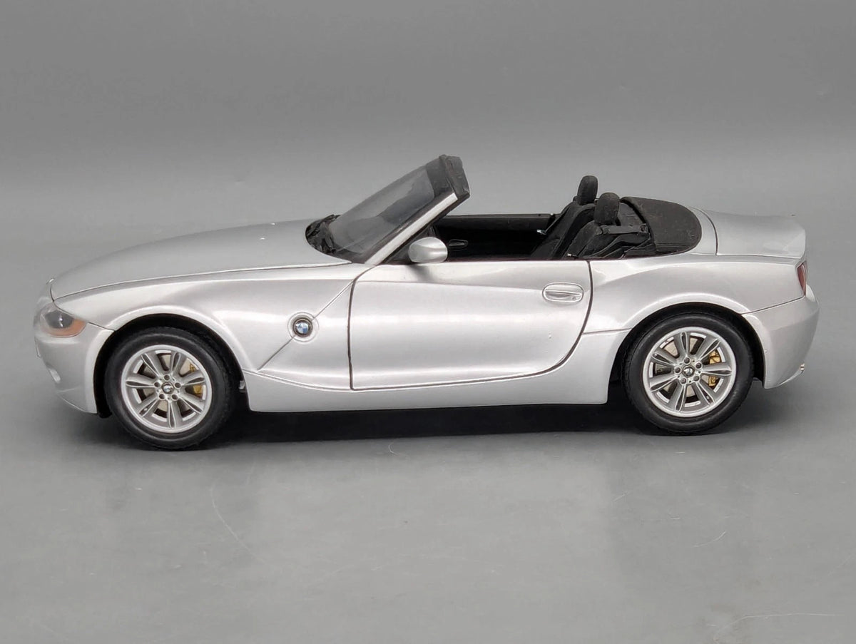 Modellautos 1:18 Kyosho BMW Z4 Cabriolet Silber