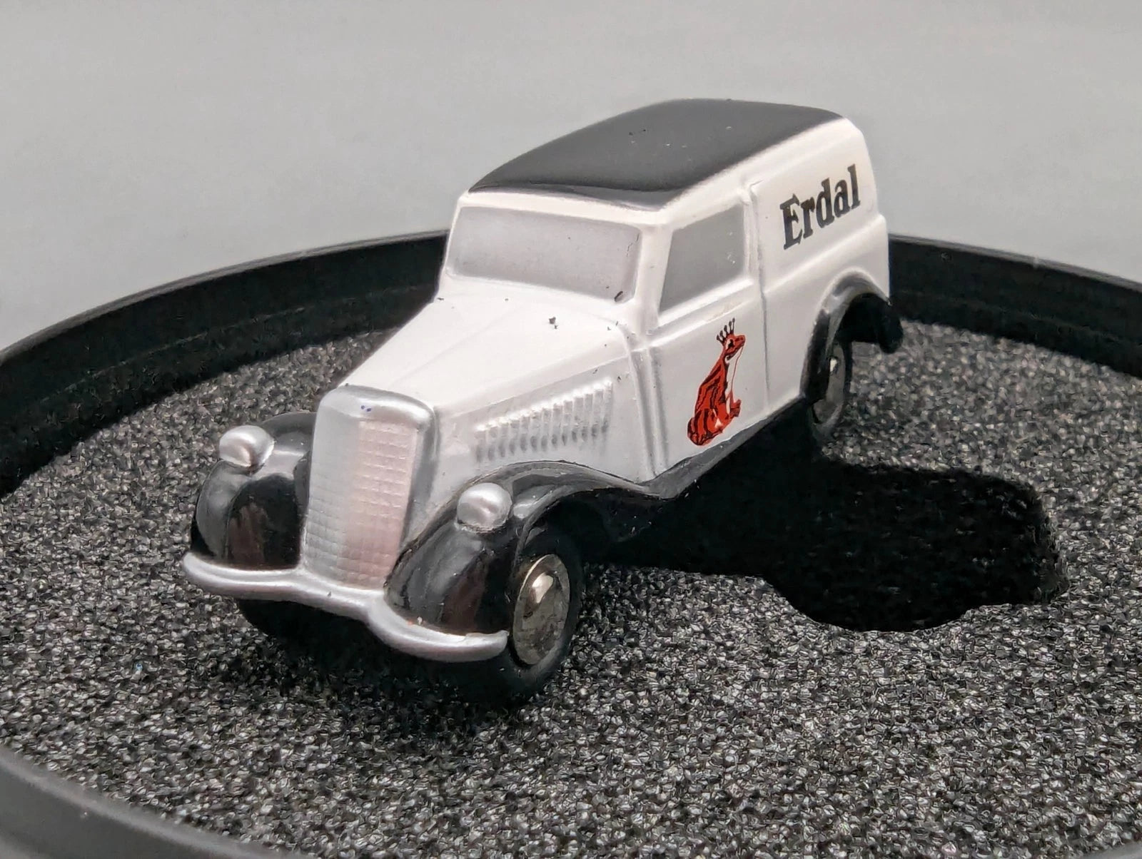 Modellautos 1:90 Schuco Piccolo-Set Erdal Schuhcreme Mercedes Benz 170V in OVP