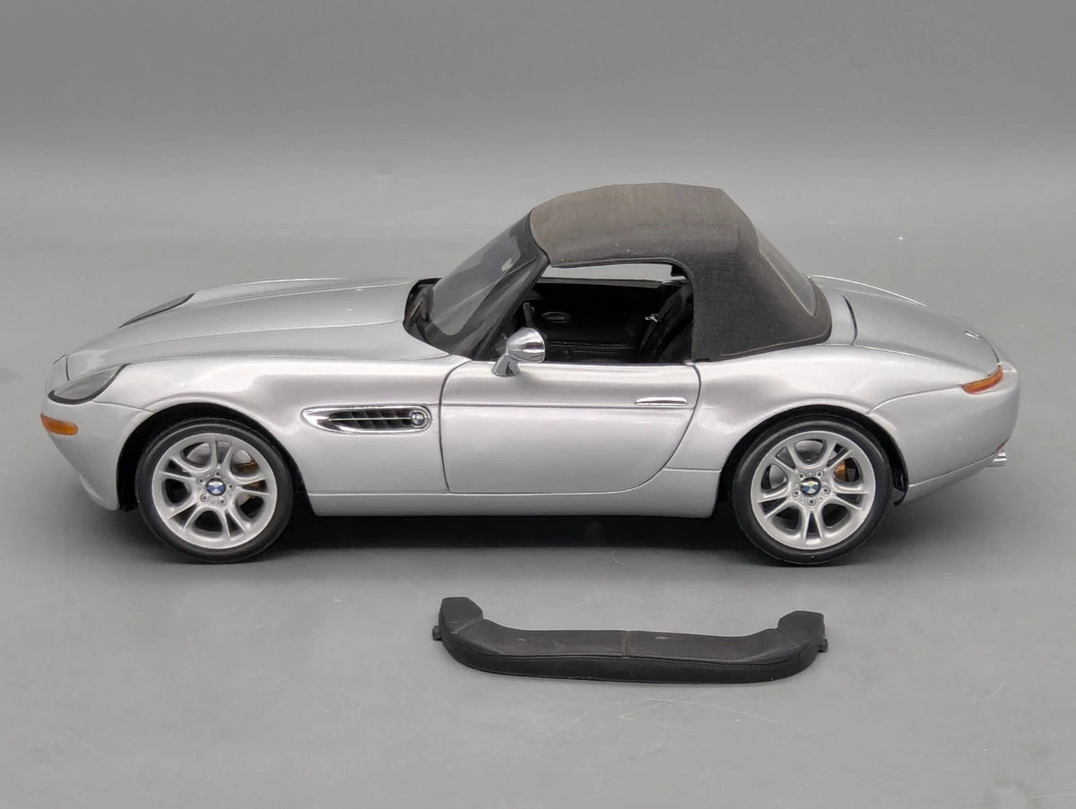 Modellautos 1:18 Kyosho BMW Z8 James Bond 007 Edition 1999 Silber mit OVP