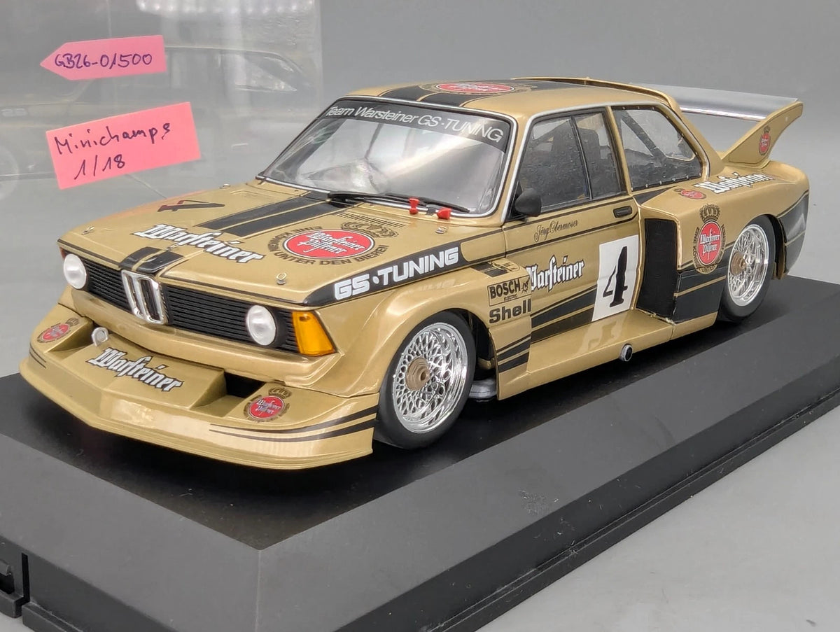 Modellautos 1:18 Minichamps BMW 320i Warsteiner DRM 1977 #4 J. Obermoser Vitrine