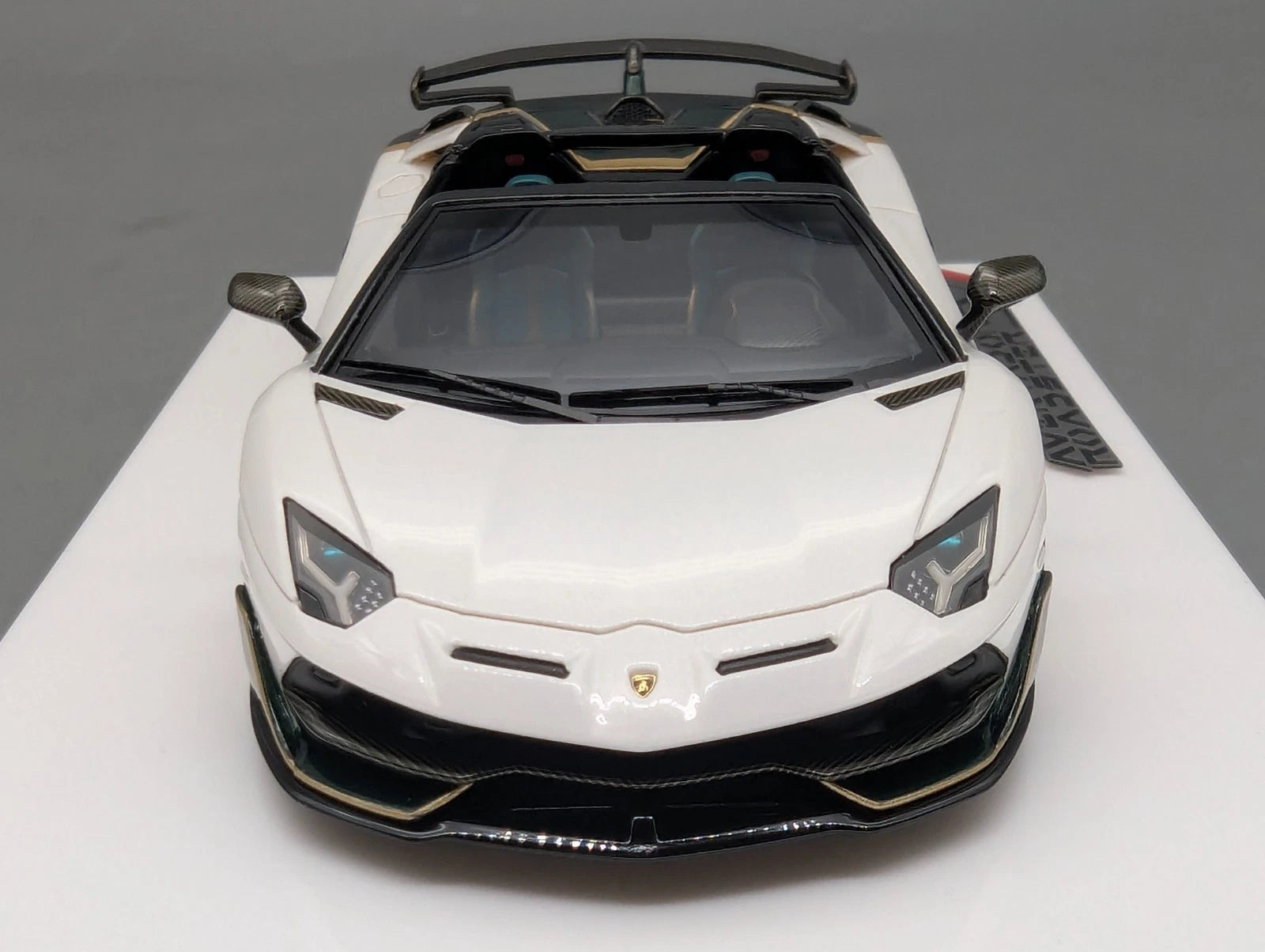 Eidolon Make Up 1:43 Lamborghini Aventador SVJ Roadster Weiß Grün Ltd 39/100 OVP