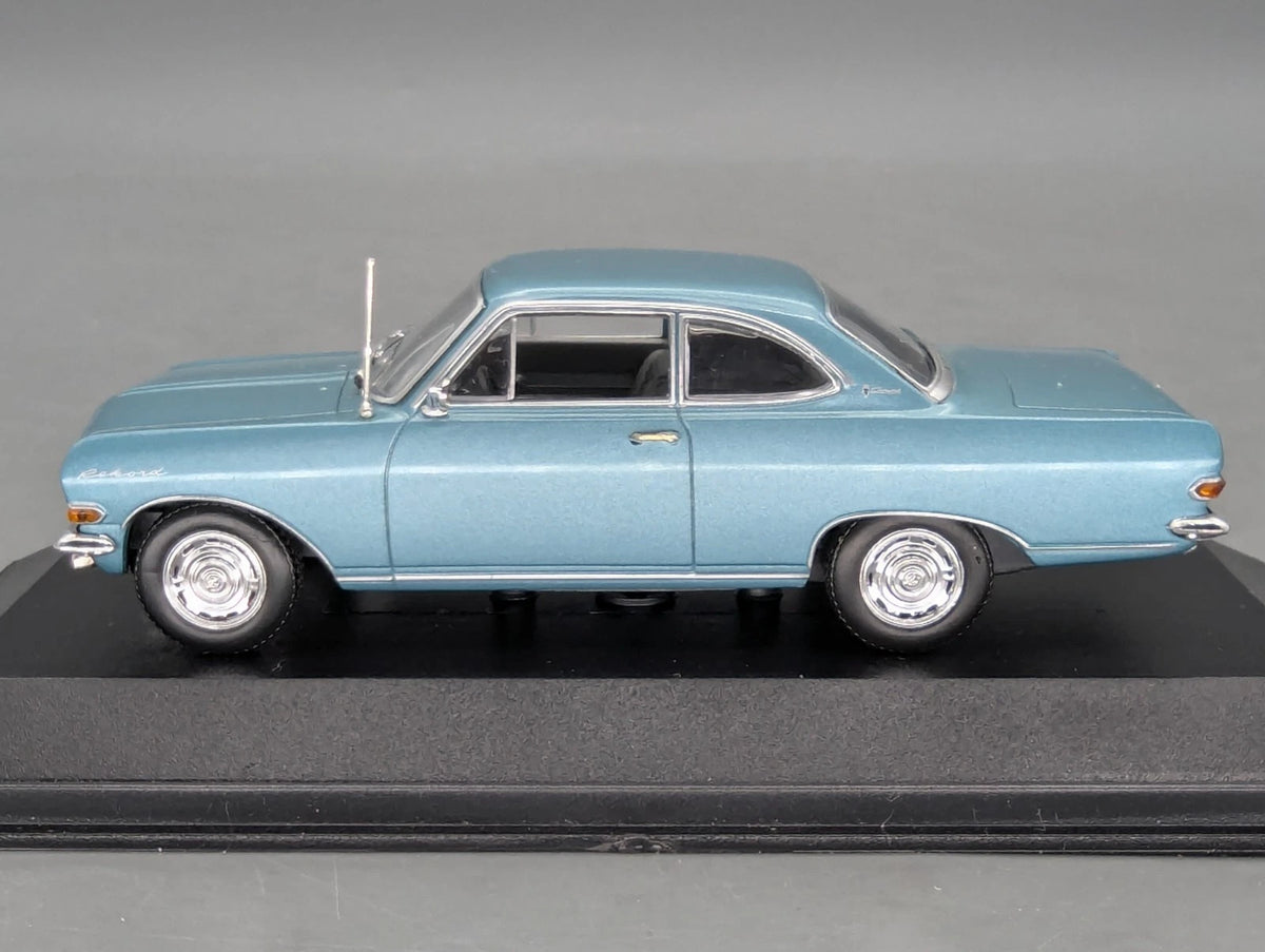 Modellautos 1:43 Minichamps Opel Rekord A Coupe hell Blau Metallic mit OVP