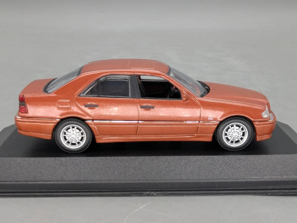 Modellautos 1:43 Minichamps Mercedes Benz C-Class 1997 Designo Orange mit OVP