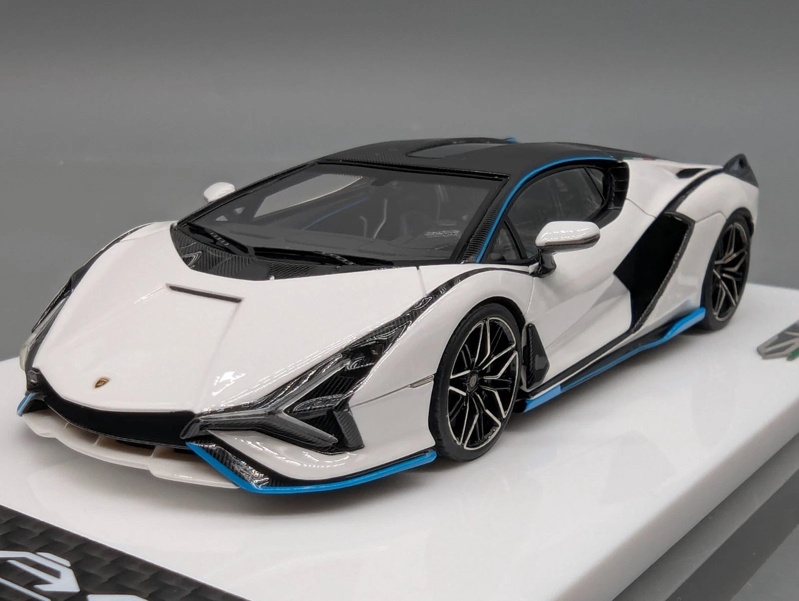Eidolon Make Up 1:43 Lamborghini Sian FKP 37 with Stripe 2019 Bianco 76/100 OVP