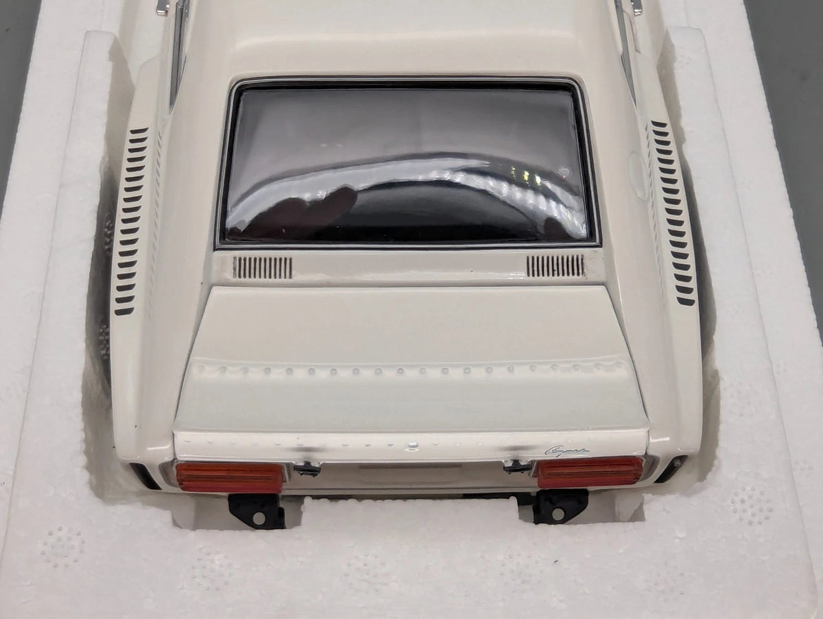 Modellautos 1:18 Minichamps Ford Capri RS 3100 1974 Weiß mit OVP