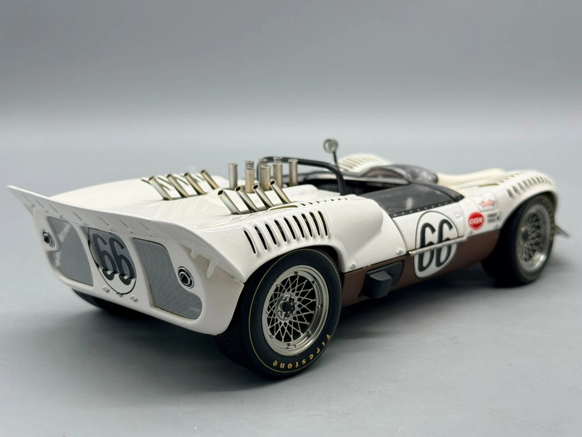 Modellautos 1:18 AUTOart Millennium Chaparral 2 #66 mit OVP