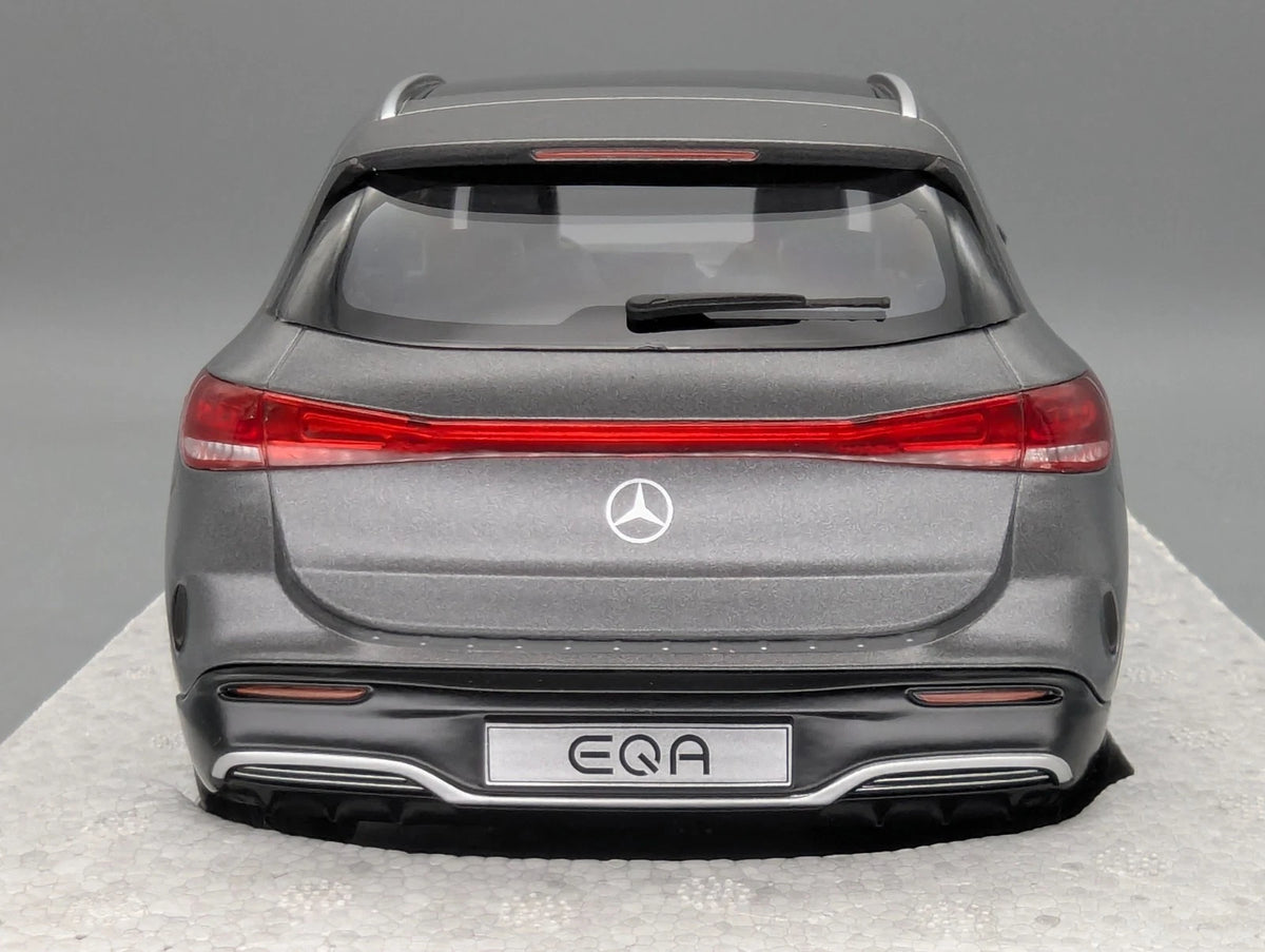 Modellautos 1:18 NZG Mercedes Benz EQA Designo Mountain Grau Magno Dealer OVP
