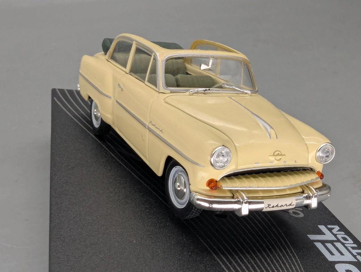 Modellautos 1:43 Ixo für Eaglemoss Opel Collection Olympia Rekord Cabrio Vitrine