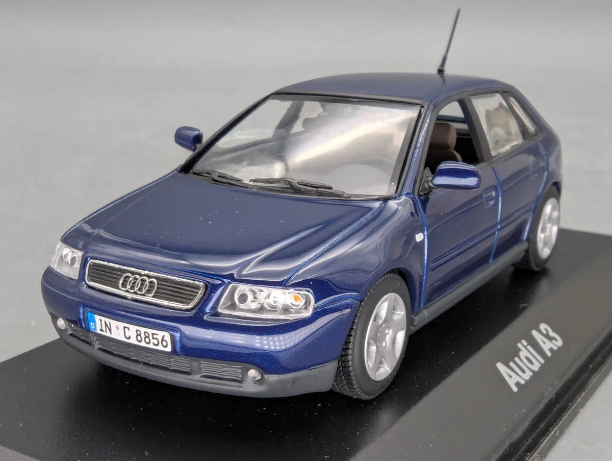 Modellautos 1:43 Minichamps Audi A3 Blau Metallic mit Dealer OVP