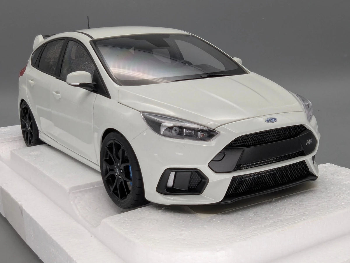Modellautos 1:18 AUTOart 72951 Ford Focus RS 2016 Frozen White mit OVP