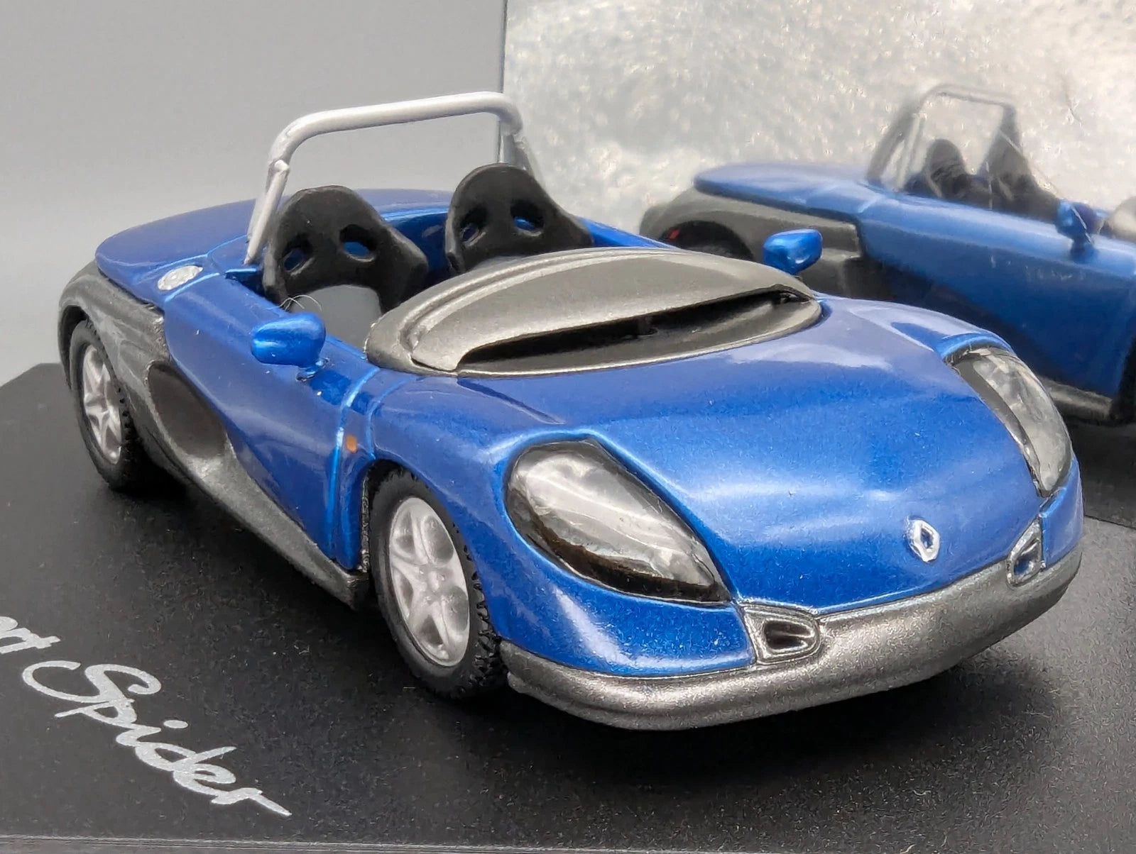Modellautos 1:43 Vitesse Renault Sport Spider Blau mit Vitrine