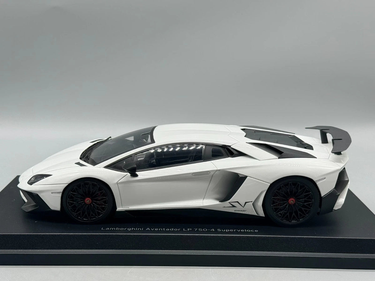 Modellautos 1:18 Kyosho Lamborghini Aventador LP 750-4 Superveloce mit OVP