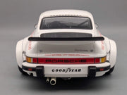 Modellautos 1:12 Minichamps Porsche 934 RSR Turbo WINNER 76 #16. Follmer Vitrine